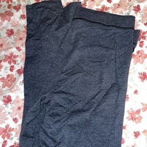 4/$10 Victoria’s Secret Yoga Leggings L